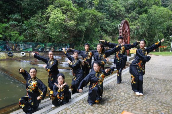 维嘉资本 八段锦世界冠军刘艳君率队到天溪谷备战全运会